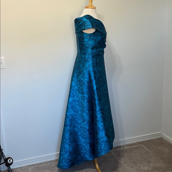 NWT Rickie Freeman for Teri Jon off-the-shoulder jacquard high-low Evening gown - Picture 3 of 16